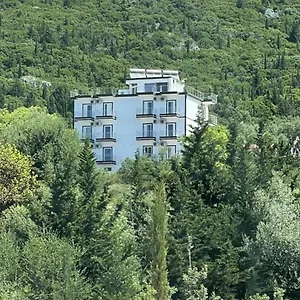 Hotel Season, Dhërmi